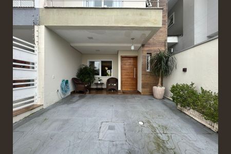 Área externa de casa à venda com 3 quartos, 118m² em Igara, Canoas