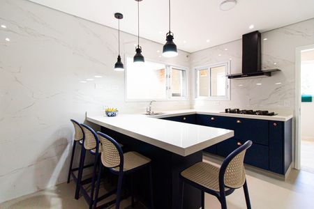 Casa à venda com 211m², 4 quartos e 4 vagas Casa à venda com 211m², 4 quartos e 4 vagasCozinha