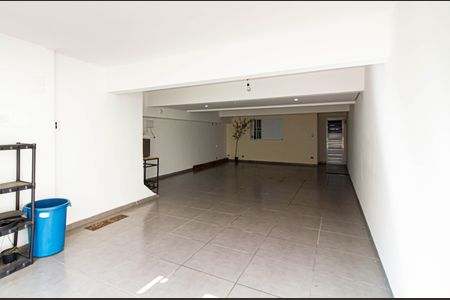 Casa à venda com 211m², 4 quartos e 4 vagas Casa à venda com 211m², 4 quartos e 4 vagasGaragem