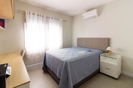 Casa à venda com 211m², 4 quartos e 4 vagas Casa à venda com 211m², 4 quartos e 4 vagasSuíte