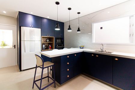Casa à venda com 211m², 4 quartos e 4 vagas Casa à venda com 211m², 4 quartos e 4 vagasCozinha
