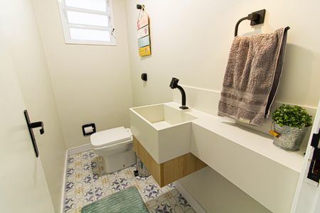 Casa à venda com 211m², 4 quartos e 4 vagas Casa à venda com 211m², 4 quartos e 4 vagasLavabo