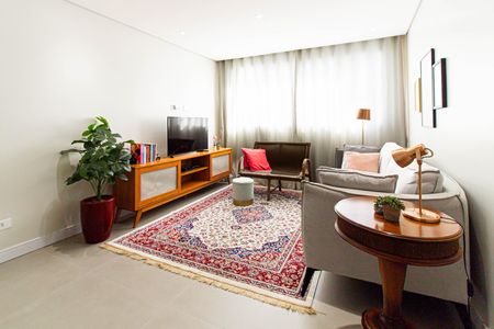 Casa à venda com 211m², 4 quartos e 4 vagas Casa à venda com 211m², 4 quartos e 4 vagasSala