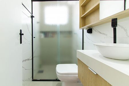 Casa à venda com 211m², 4 quartos e 4 vagas Casa à venda com 211m², 4 quartos e 4 vagasBanheiro da Suíte
