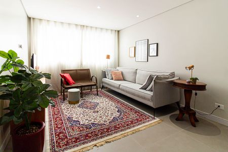 Casa à venda com 211m², 4 quartos e 4 vagas Casa à venda com 211m², 4 quartos e 4 vagasSala