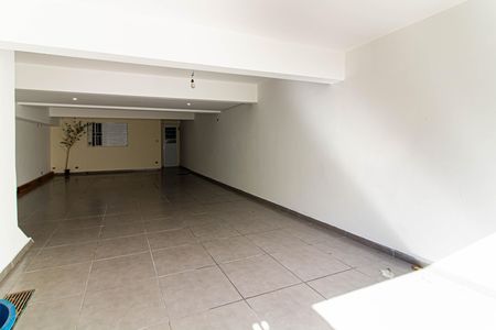 Casa à venda com 211m², 4 quartos e 4 vagas Casa à venda com 211m², 4 quartos e 4 vagasGaragem