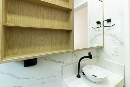 Casa à venda com 211m², 4 quartos e 4 vagas Casa à venda com 211m², 4 quartos e 4 vagasBanheiro da Suíte