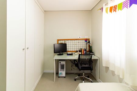 Casa à venda com 211m², 4 quartos e 4 vagas Casa à venda com 211m², 4 quartos e 4 vagasQuarto 2