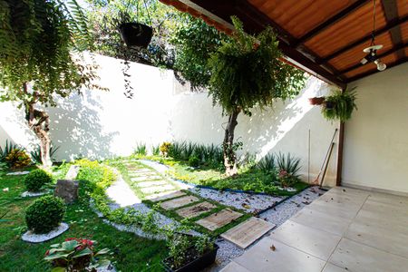 Casa à venda com 211m², 4 quartos e 4 vagas Casa à venda com 211m², 4 quartos e 4 vagasJardim