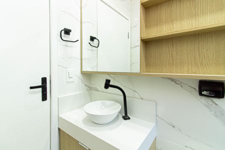 Casa à venda com 211m², 4 quartos e 4 vagas Casa à venda com 211m², 4 quartos e 4 vagasBanheiro