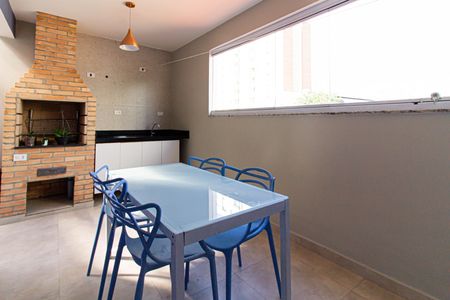 Casa à venda com 211m², 4 quartos e 4 vagas Casa à venda com 211m², 4 quartos e 4 vagasÁrea de Serviço