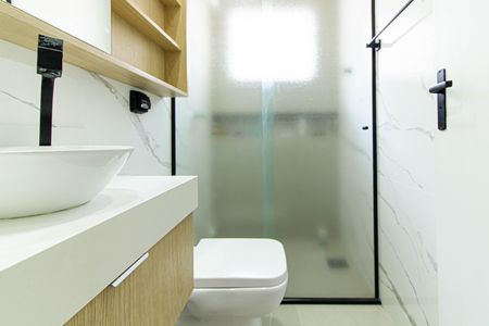 Casa à venda com 211m², 4 quartos e 4 vagas Casa à venda com 211m², 4 quartos e 4 vagasBanheiro