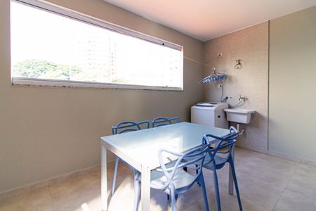 Casa à venda com 211m², 4 quartos e 4 vagas Casa à venda com 211m², 4 quartos e 4 vagasÁrea de Serviço