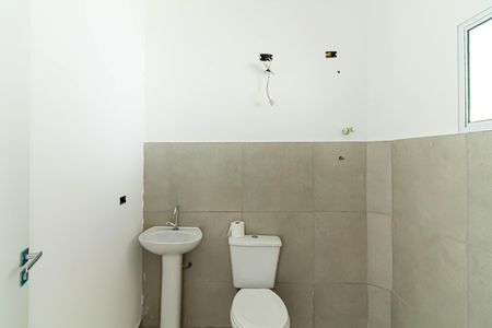 Casa à venda com 211m², 4 quartos e 4 vagas Casa à venda com 211m², 4 quartos e 4 vagasCasa 2 - Banheiro