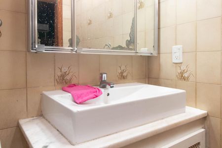 Casa à venda com 367m², 4 quartos e 4 vagas Casa à venda com 367m², 4 quartos e 4 vagasBanheiro do Quarto 1