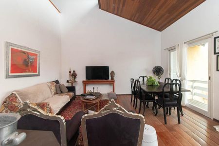 Casa à venda com 367m², 4 quartos e 4 vagas Casa à venda com 367m², 4 quartos e 4 vagasSala