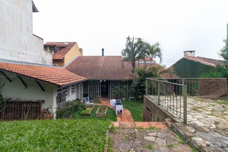 Casa à venda com 367m², 4 quartos e 4 vagas Casa à venda com 367m², 4 quartos e 4 vagasQuintal