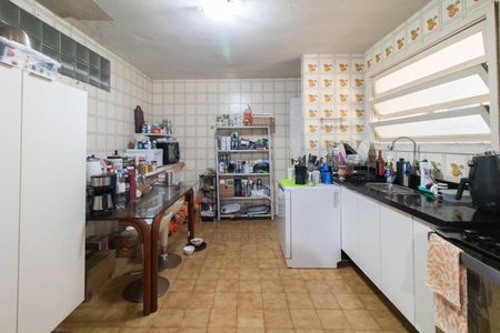 Casa à venda com 367m², 4 quartos e 4 vagas Casa à venda com 367m², 4 quartos e 4 vagasSala 2