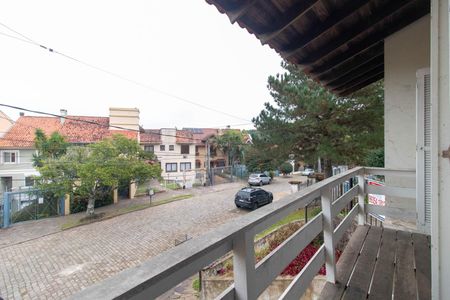 Casa à venda com 367m², 4 quartos e 4 vagas Casa à venda com 367m², 4 quartos e 4 vagasVaranda