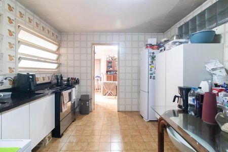 Casa à venda com 367m², 4 quartos e 4 vagas Casa à venda com 367m², 4 quartos e 4 vagasCozinha e Área de Serviço