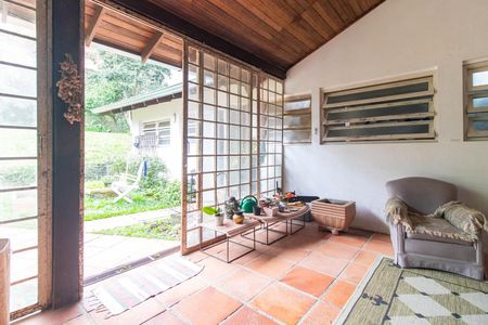 Casa à venda com 367m², 4 quartos e 4 vagas Casa à venda com 367m², 4 quartos e 4 vagasChurrasqueira