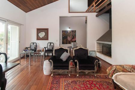 Casa à venda com 367m², 4 quartos e 4 vagas Casa à venda com 367m², 4 quartos e 4 vagasSala