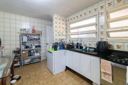 Casa à venda com 367m², 4 quartos e 4 vagas Casa à venda com 367m², 4 quartos e 4 vagasCozinha e Área de Serviço