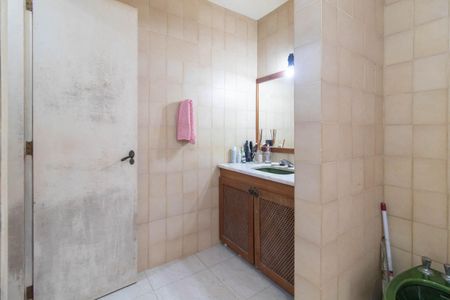 Casa à venda com 367m², 4 quartos e 4 vagas Casa à venda com 367m², 4 quartos e 4 vagasBanheiro do Quarto 3