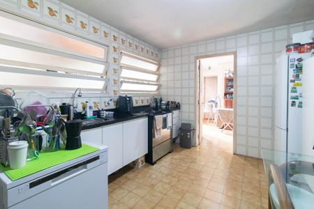Casa à venda com 367m², 4 quartos e 4 vagas Casa à venda com 367m², 4 quartos e 4 vagasCozinha e Área de Serviço