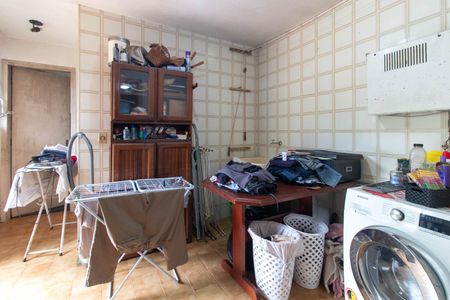 Casa à venda com 367m², 4 quartos e 4 vagas Casa à venda com 367m², 4 quartos e 4 vagasCozinha e Área de Serviço