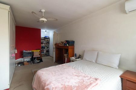Casa à venda com 367m², 4 quartos e 4 vagas Casa à venda com 367m², 4 quartos e 4 vagasQuarto 3