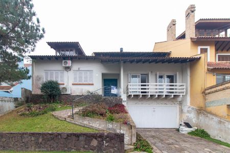 Casa à venda com 367m², 4 quartos e 4 vagas Casa à venda com 367m², 4 quartos e 4 vagasFachada