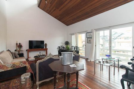 Casa à venda com 367m², 4 quartos e 4 vagas Casa à venda com 367m², 4 quartos e 4 vagasSala