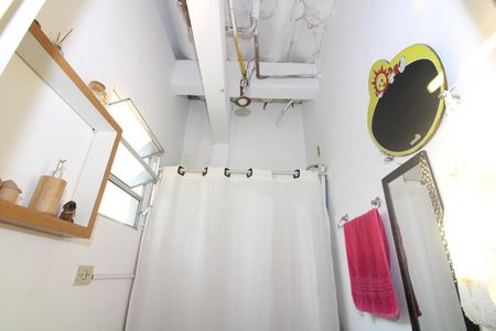 Casa à venda com 144m², 5 quartos e 3 vagasBanheiro da área casa 2