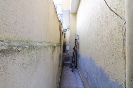 Casa à venda com 144m², 5 quartos e 3 vagascorredor lateral casa 1