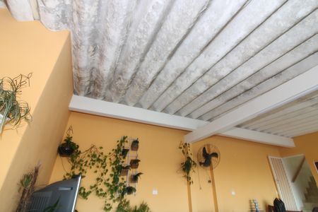 Casa à venda com 144m², 5 quartos e 3 vagastelhado da área casa 2