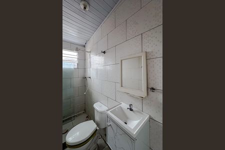 Banheiro de casa para alugar com 1 quarto, 60m² em Vila Invernada, São Paulo