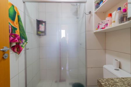 Banheiro de apartamento à venda com 2 quartos, 34m² em Qnn, Brasília