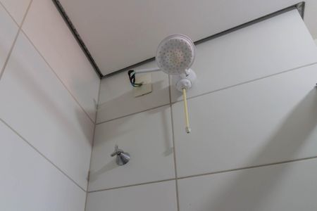 Banheiro de apartamento à venda com 2 quartos, 34m² em Qnn, Brasília