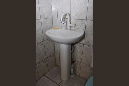 Casa à venda com 116m², 3 quartos e 3 vagas Casa à venda com 116m², 3 quartos e 3 vagasDetalhe - Banheiro Social