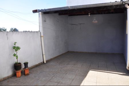 Casa à venda com 116m², 3 quartos e 3 vagas Casa à venda com 116m², 3 quartos e 3 vagasDetalhe - Quintal