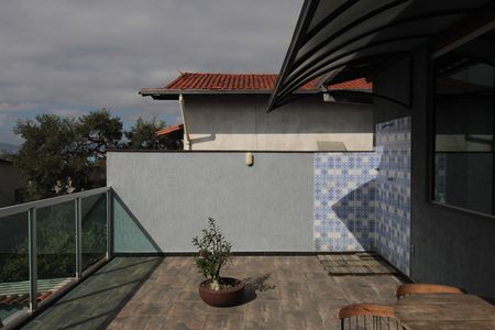 Casa à venda com 216m², 4 quartos e 4 vagasVaranda