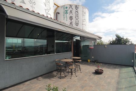 Casa à venda com 216m², 4 quartos e 4 vagasVaranda
