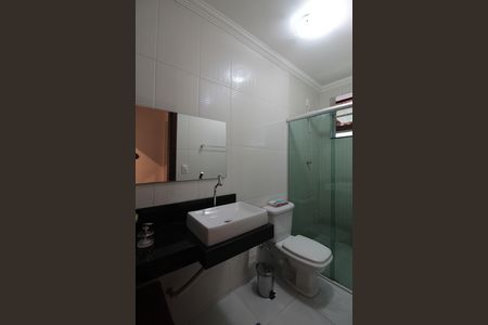 Casa à venda com 216m², 4 quartos e 4 vagasBanheiro Social 1