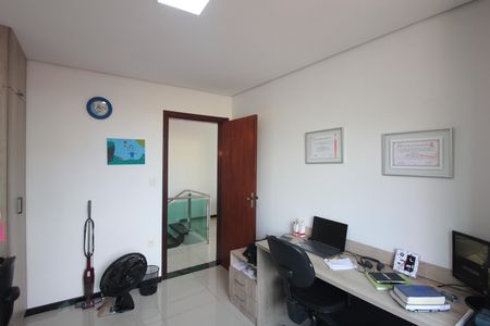 Casa à venda com 216m², 4 quartos e 4 vagasQuarto 2