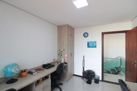 Casa à venda com 216m², 4 quartos e 4 vagasQuarto 2