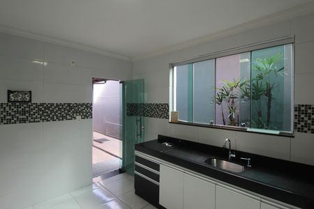 Casa à venda com 216m², 4 quartos e 4 vagasCozinha