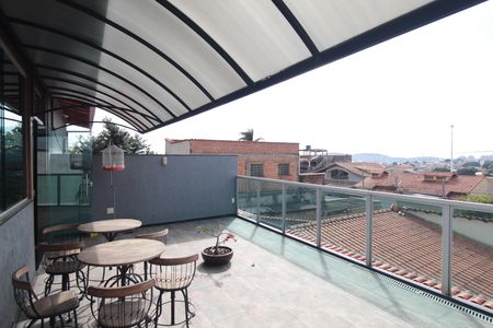 Casa à venda com 216m², 4 quartos e 4 vagasVaranda