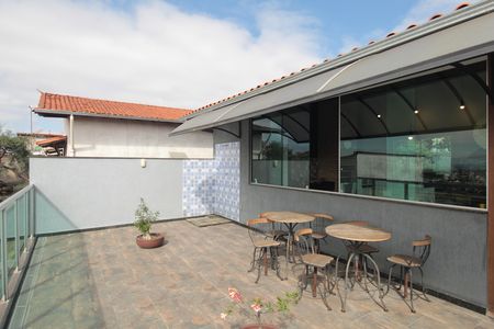 Casa à venda com 216m², 4 quartos e 4 vagasVaranda