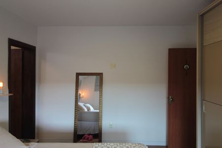 Casa à venda com 216m², 4 quartos e 4 vagasSuite 1